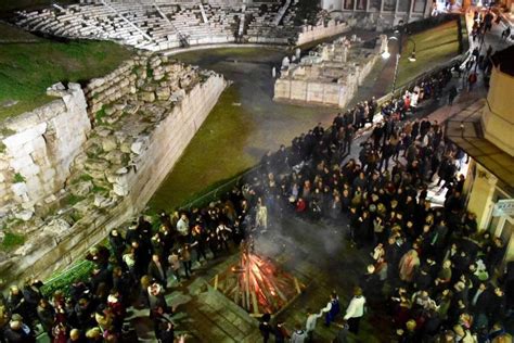 Εξελίξεις στη συνεργασία ελληνικών και αμερικανικών πανεπιστημίων. Απόκριες 2017: Υπαίθριο γλέντι με φόντο το αρχαίο θέατρο ...