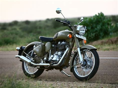 500cc model included improved lubrication system, modified frame, larger rear brake drum, improved bottom end with four main bearings, as well as few other. New Royal Enfield Classic 500: Desert Storm and Chrome ...
