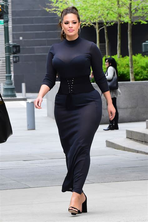 The Ashley Graham Guide To Off Duty Dressing Plus Size Outfits