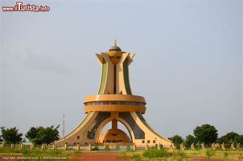 Decorated mud houses of tiébélé, burkina faso 37thstate: Monumento ai Martiri di Ouagadougou, Burkina ... | Foto ...