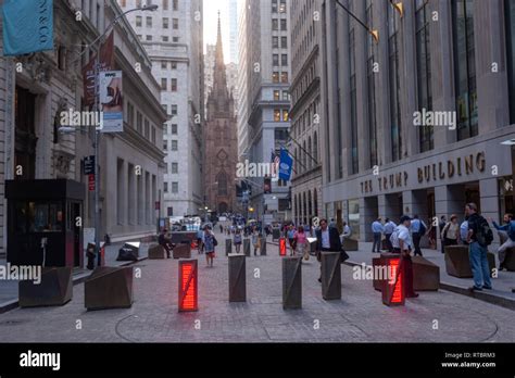 40 Wall Street Hi Res Stock Photography And Images Alamy