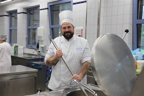 Der Herr der Töpfe Neuer Küchenchef am DIAKO Freie Kliniken Bremen