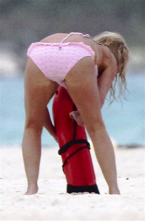 Hot Pic Geri Halliwell Caught Topless 14060 Hot Sex Picture