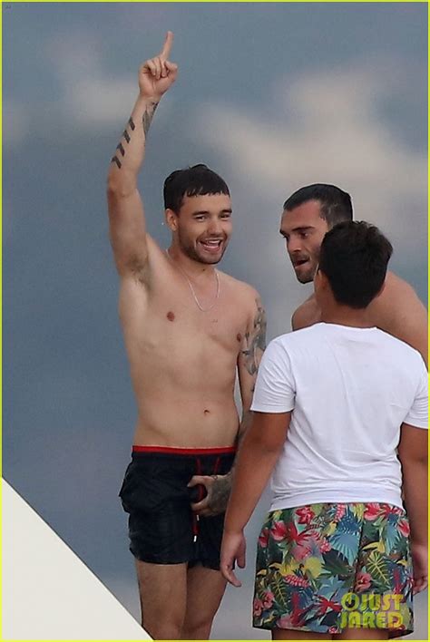 Photo Liam Payne Dances Works Out While Shirtless On A Yacht 07