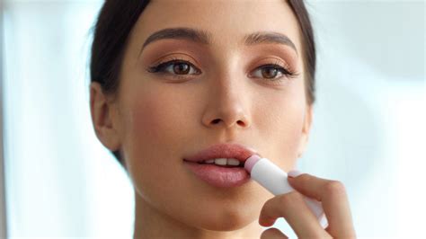 The Latest Viral Highlighter Hack Promises Fuller Looking Lips