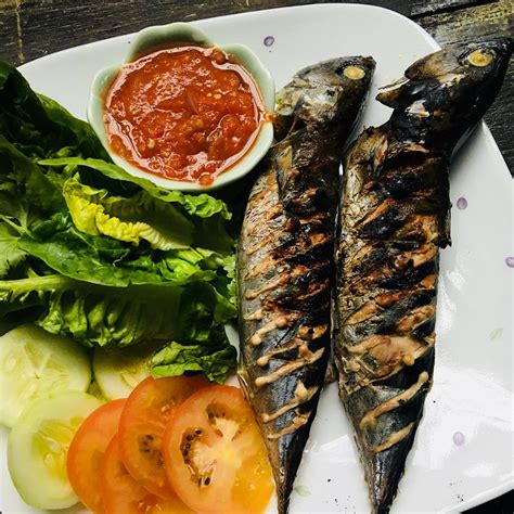 Resepi air asam yang sedap, simple dan senang untuk dimakan bersama ikan bakar. Cik Wan Kitchen: Ikan Tongkol Bakar dengan Cicah Air Asam