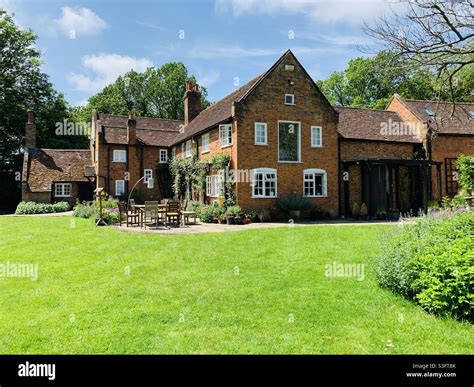 Country farm house in the English countryside Stock Photo - Alamy