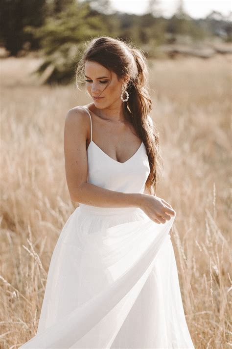 Transparente spitze oder schlicht in weiß, langärmelige brautkleider sehen wunderbar edel aus. Zweiteiler Boho Brautkleid Rückenausschnitt Vintage ...