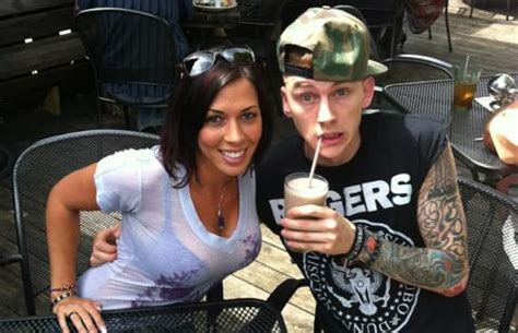 As of now, the rapper machine gun kelly is dating megan fox. Machine Gun Kelly & Rachel Starr - 21 Pictures of Rappers ...