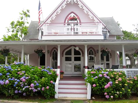 Marthas Vineyard Home Style House Styles Victorian Homes Pink Houses