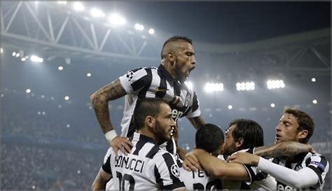 유벤투스(juventus)는 라틴어로 젊음이라는 의미이며, 줄여서 유베(juve)라고 한다. 유벤투스, 챔스리그서 레알 마드리드 꺾어…2차전 비겨도 결승 진출