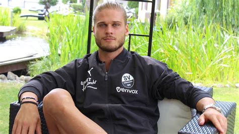 It is said that the azure dragon spent an inconceivable amount of time and effort to train his son, thus gislason is said to be immensely powerful. Islands Nationalspieler Rurik Gislason spricht über WM 2018 und Instagram-Hype | Fußball