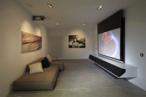 Wie sie günstig eine perfekte heimkino beamer leinwand selber bauen erklären wir ihnen auf der folgenden seite (link unten). www.cine4home.de (Shopping Mall News: HeimkinoRaum Trier ...