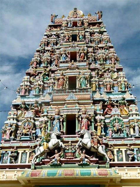 Thamboosamy pillai but was only opened to the public in the 1920s. Kuala Lumpur - temple Sri Mahamariamman - Le blog de chicha