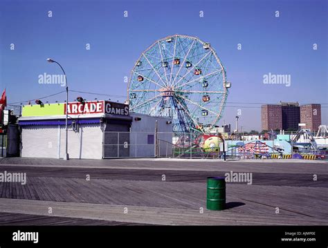 Closed Amusement Park Stock Photo Alamy
