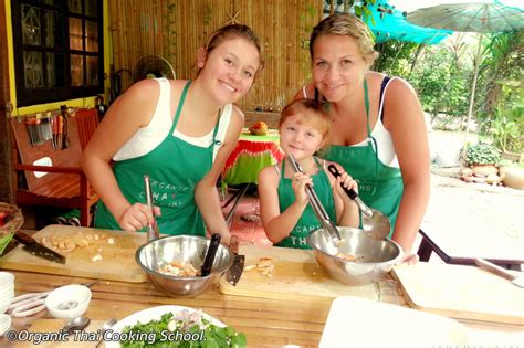 11 best cooking classes in phuket phuket cooking schools phuket 101