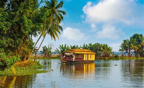 7 Lakes And Backwaters In South India To Visit On Your Next Holiday