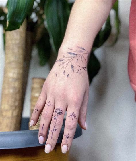 Update 99 About Female Finger Tattoos Unmissable Indaotaonec