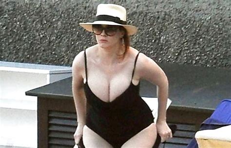 Christina Hendricks One Piece Swimsuit In Italy Porn Pictures Xxx Photos Sex Images 392636