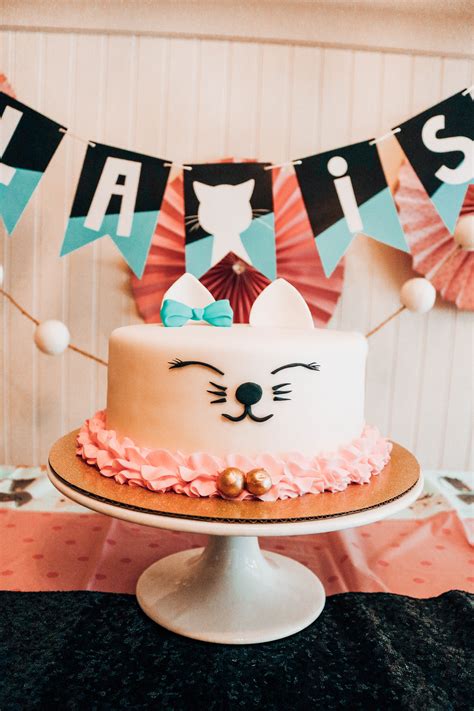 It's one of the few clean memes so i. Cat Themed Party Ideas For Your Mini Cat Lady : Decor ...