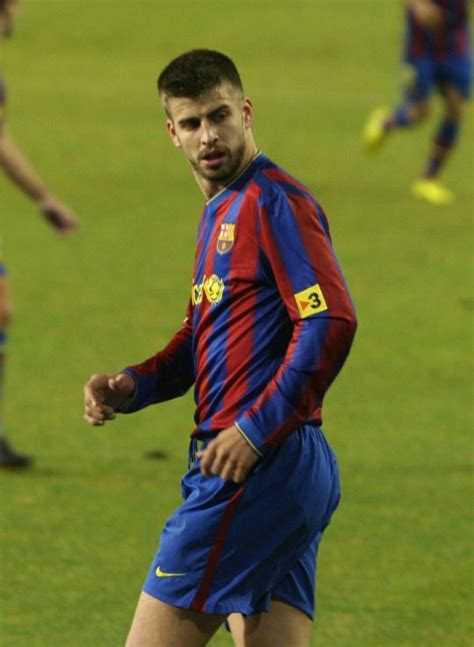 Here's what we can learn from shakira and gerard piqué's unique approach to love: Gerard Piqué Bernabéu | Pique, Gerad pique, Bernabeu