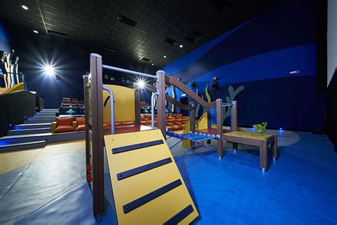 Discover our services like wifi on board and the comfort of the first class while being accompanied by our teams that will take care of you. Family friendly cinema halls in Malaysia - Happy Go KL