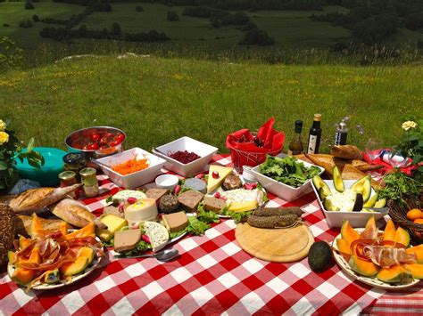 French Countryside: Picnic in Burgundy. So divine!!! | French picnic