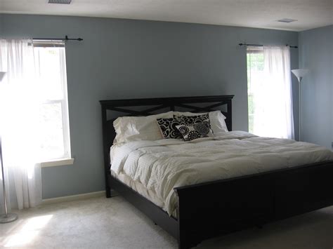 Read on to learn how to determine the best bedroom color for your design vision. Elegant Gray Paint Colors for Bedrooms - HomesFeed