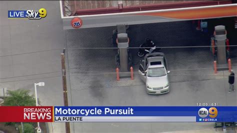 Motorcyclist Stops For Gas During High Speed Chase YouTube