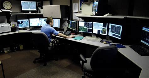 Images Inside The Faas Chicago Air Route Traffic Control Center In Aurora