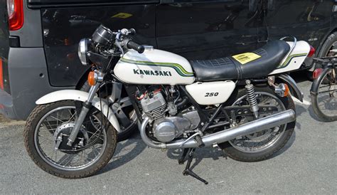 This is a complete bike with 11968 miles. Kawasaki 250 | 250cc, 3 cylinder, air cooled, 2 stroke ...