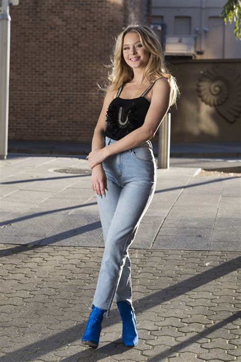 Wallpaper Zara Larsson Women Singer Blonde Blue Eyes Swedish Jeans Looking At Viewer