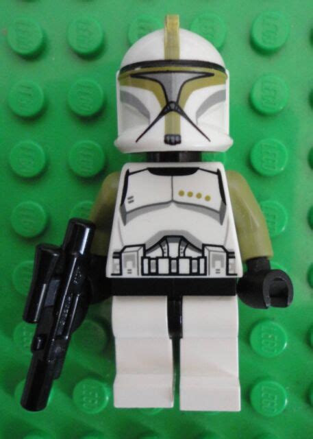 Lego Clone Trooper Sergeant Olive Green Markings Star Wars Minifigure