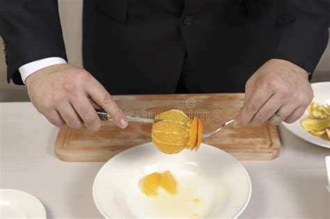 Couper En Tranches Une Orange Image Stock Image Du Citron Classique