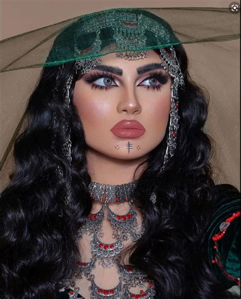 Pin By Arabia Felix On Yemeni Traditional Dress Pakistani Bridal Makeup Yemeni Clothes Cute