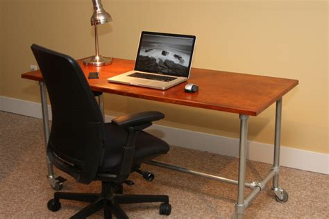 60% off rolling computer desk / tables. DIY เฟอร์นิเจอร์ทำใช้เอง จากท่อเหล็ก - บ้านไอเดีย เว็บไซต์ ...