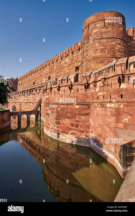 Rampart Of Agra Fort Agra Uttar Pradesh India Stock Photo Alamy