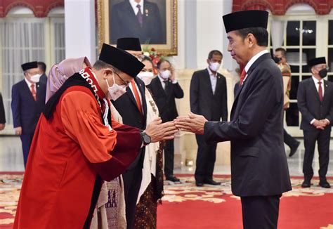 Presiden Jokowi Saksikan Pengucapan Sumpah Jabatan Hakim Konstitusi Di