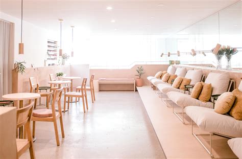 Champions salon situated in the links golf club hope island has views across the lush golf course and glimpses of the. Get Your Nails Back In Shape With The Best Nail Salons On ...