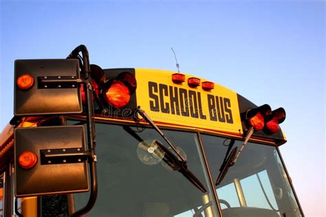 Autobuses Escolares Amarillos Parqueados En La Nieve Foto De Archivo