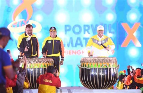 Indonesia memang memiliki banyak sekali alat musik tradisional dengan jumlah melebihi untuk alat musik tradisional selanjutnya ialah serunai yang berasal dari nusa tenggara barat. Alat Musik Bengkulu (9 Alat Musik Tradisional) - guratgarut.com
