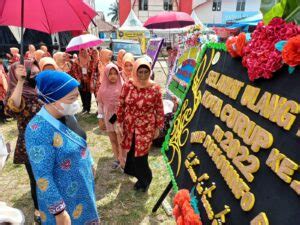 Ketua Pkk Dan Ketua Dwp Rl Tinjau Langsung Lomba Merangkai Papan Ucapan