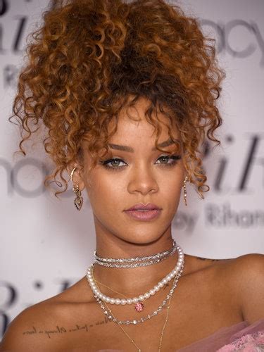 Rihanna Debuts Bright Blue Hair On Instagram