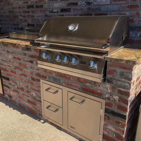 Lion L75000 32 Inch Stainless Steel Built In Natural Gas Grill