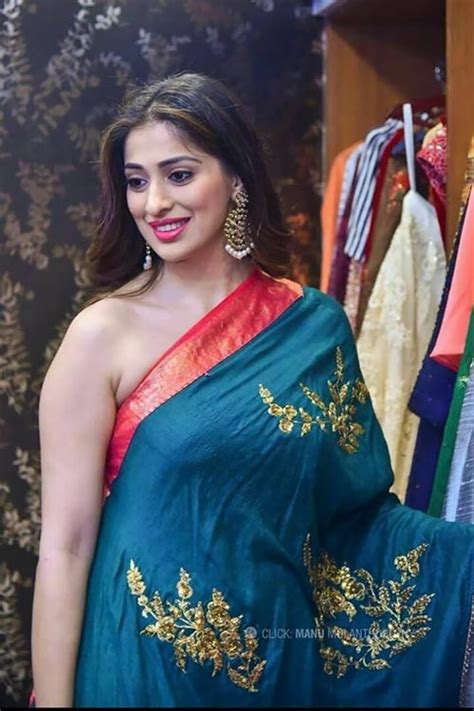 Bollywood Actresses Without Blouse In Saree See These Sexy And Bold Looks Of Indian