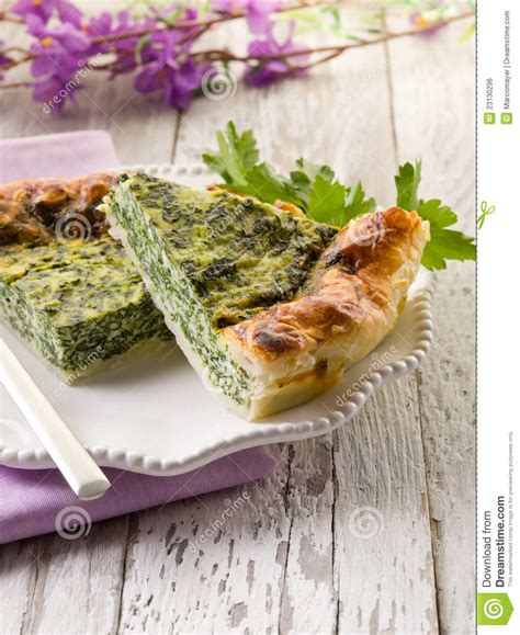 Mandeltarte mit ricottacreme und gegrillten pfirsichen. Kuchen Mit Ricotta Und Spinat Stockfoto - Bild von spinat ...