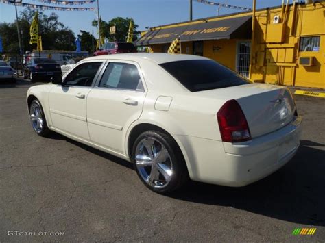 2005 Cool Vanilla Chrysler 300 44958102 Photo 4 Car