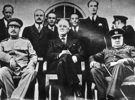 4 lutego 1945 w jałcie rozpoczyna się konferencja z udziałem stalina, churchilla i roosevelta. Toasty i wielka polityka. Między Wiedniem 1814 a Teheranem ...