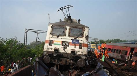 Indian Express Train Goes Off Track Killing Four