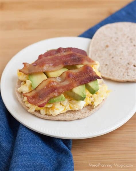 Only Four Ingredients This Quick And Easy Egg Bacon Avocado Breakfast
